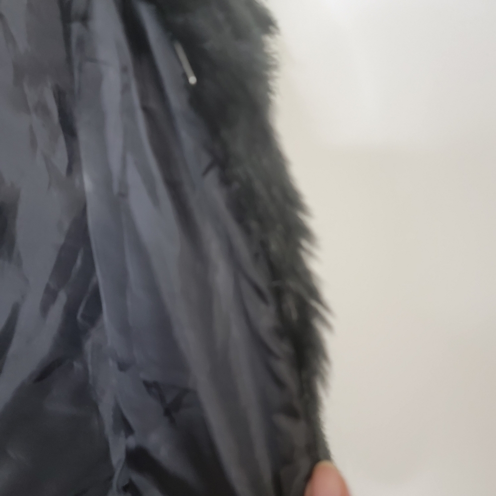 LOVE Tree Faux Fur Cozy Black Vest Women's Soft size Midium - Picture 8 of 11